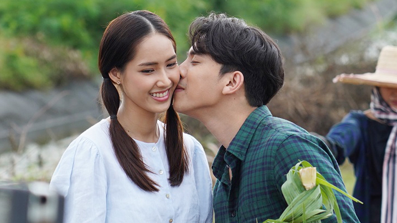 “เบิ้ล ปทุมราช” เปิดมิวสิคัลกลางไร่อ้อย ร้องเพลงจีบ “ใบหม่อน” ใน เพลงรัก รอยแค้น