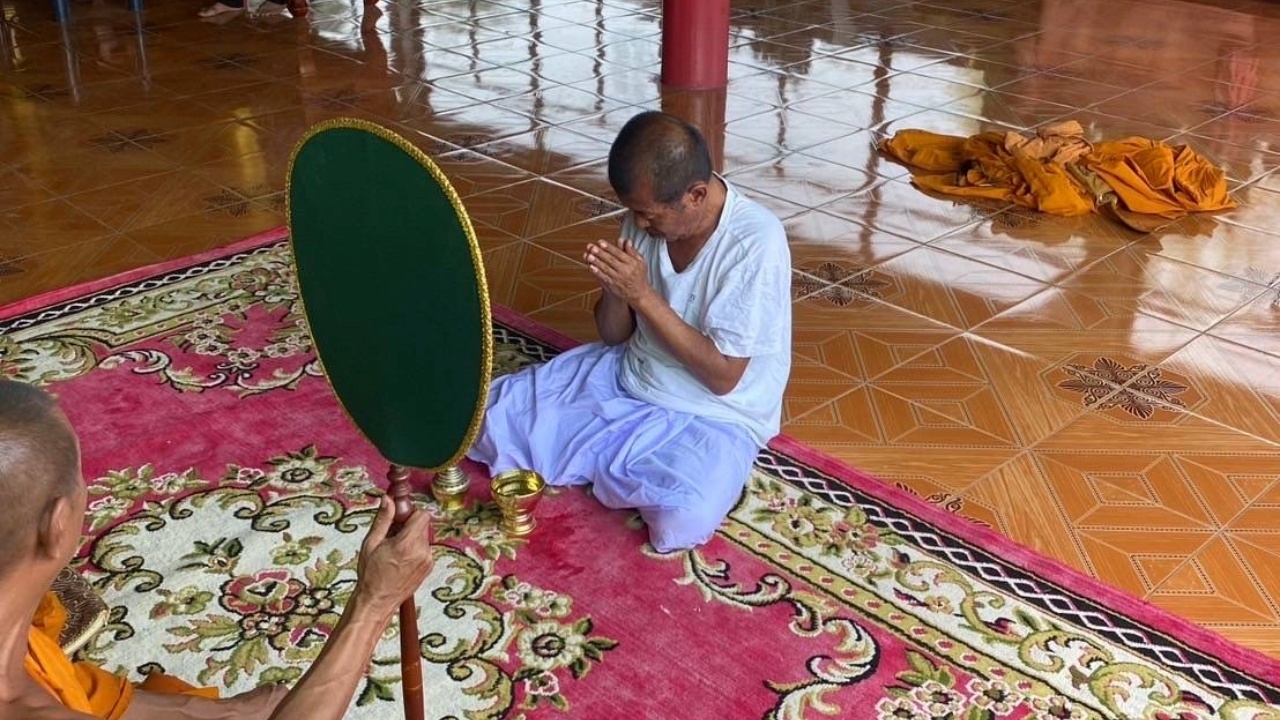 จับสึกแล้ว อดีตเจ้าคณะตำบล จ.กาญจนบุรี หลังเพจดังแฉคลิปฉาวนอนกับสีกา