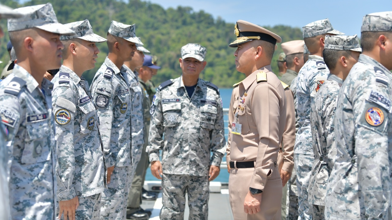 ผบ.ทร.ชมความพร้อม ร.ล.ประจวบฯ ก่อนยิงฮาร์พูน ในการฝึกกองทัพเรือ 2566