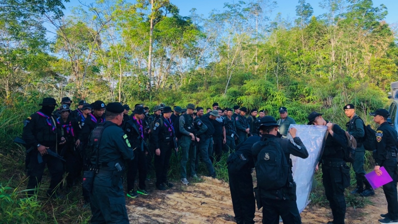 ดาบตำรวจ เดินหลงป่า 3 วัน เครียด หิว วังเวง ชักปืนยิงขมับดับตัวเอง