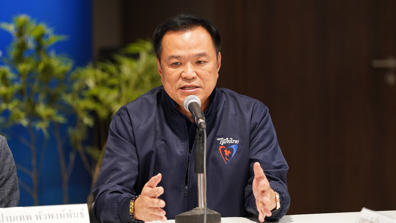 โพล ชี้ "ภูมิใจไทย-ปชป." คะแนนแซง "รทสช." แฟนคลับ หนุน "อนุทิน" นายกฯ