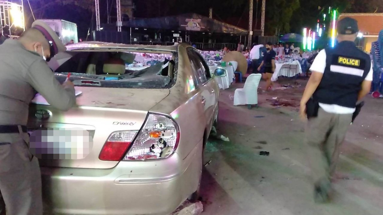 หนุ่มเมาขับเก๋ง พุ่งชนงานบวชคู่อริที่ลพบุรี เจ็บราว 20 รายปมบาดหมางส่วนตัว