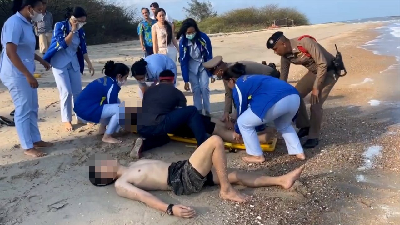 หนุ่มจิตอาสาเพชรบุรี เผยนาทีช่วยนักท่องเที่ยวจมทะเลหาดเจ้าสำราญ รอด 4 ตาย 1