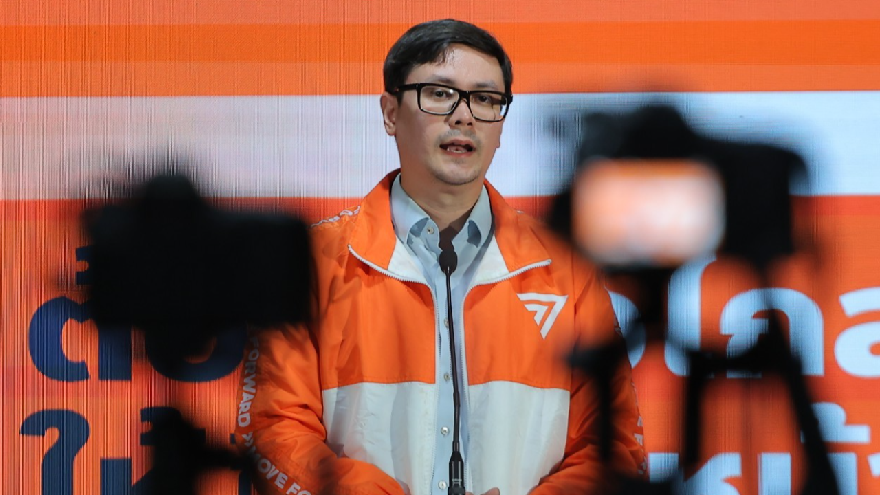 "โรม" กังขา "ส.ว.ทรงเอ" กล่าวโทษ ตร.-"บิ๊กตู่" ไม่ลงปาร์ตี้ลิสต์ ขัดหลักการ