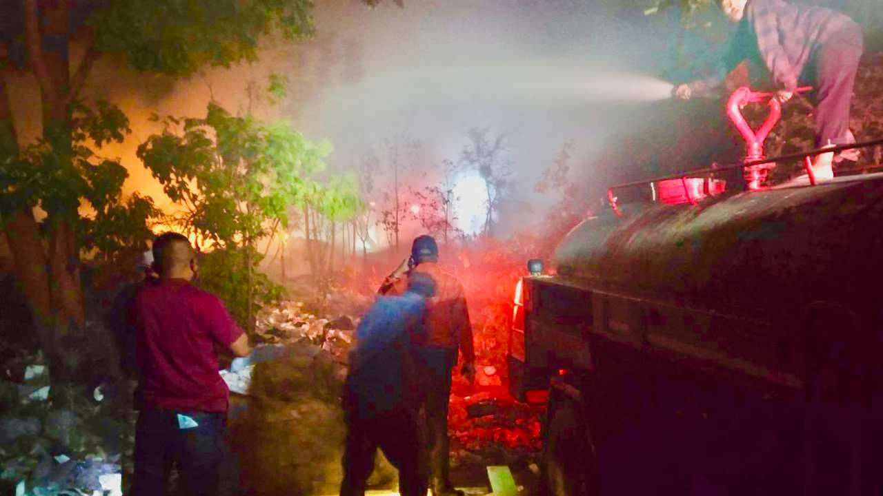 ไฟไหม้บ่อขยะแก่งเสี้ยน จ.กาญจนบุรี คุมเพลิงได้แล้ว คาดถูกลอบวางเพลิง