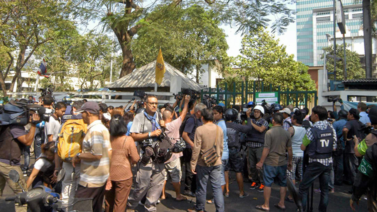 ศาลอาญา สั่งจำคุก 18-24 เดือน คดี 13 ม็อบ กปปส. ขวางเลือกตั้ง ปี 2556 