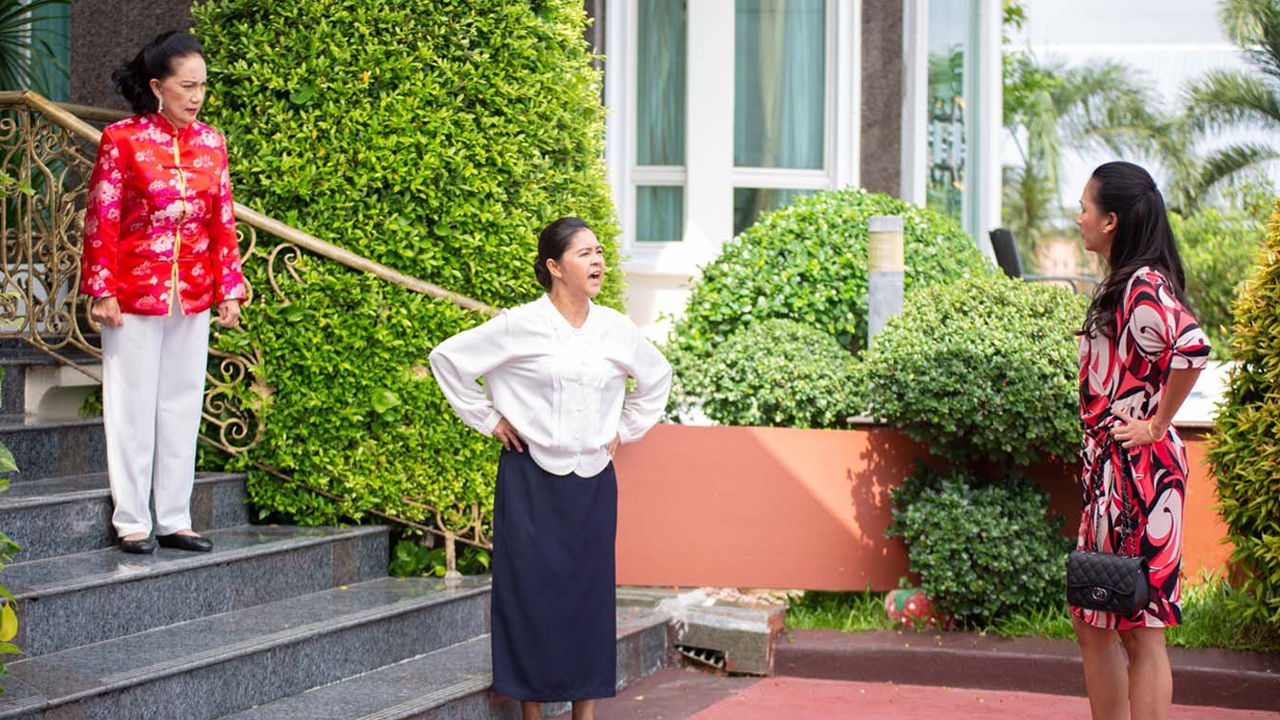 “พิม” สติแตก โกรธ “มี้” บุกอาละวาด ระบายอารมณ์แค้น ใน “หลงเงา” 