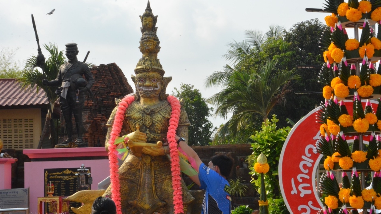 ศรัทธาล้นหลาม พิธีบวงสรวง "ท้าวเวสสุวรรณ" อายุกว่า 100 ปี แถมได้ "เลขเด็ด" ลุ้นรวย