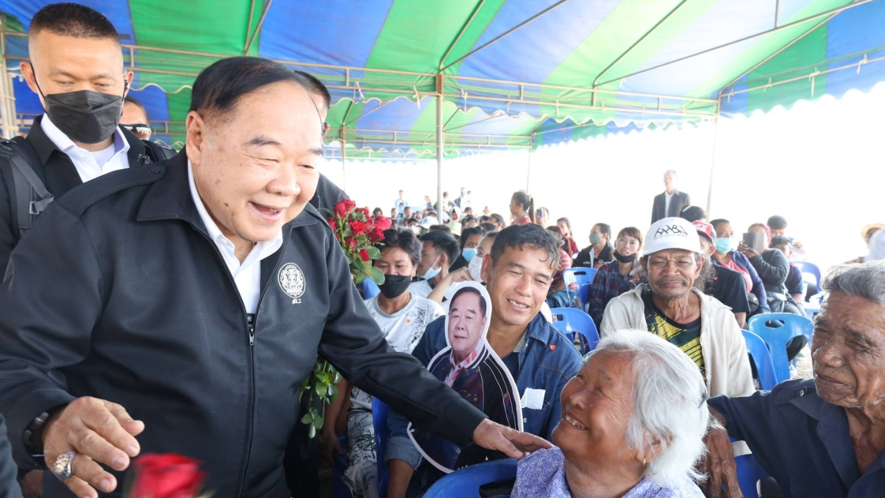 "ลุงป้อม" ห่วงชาวบ้าน ลุยประจวบฯ-เพชรบุรี สั่งคุมเข้มแผนการใช้น้ำ