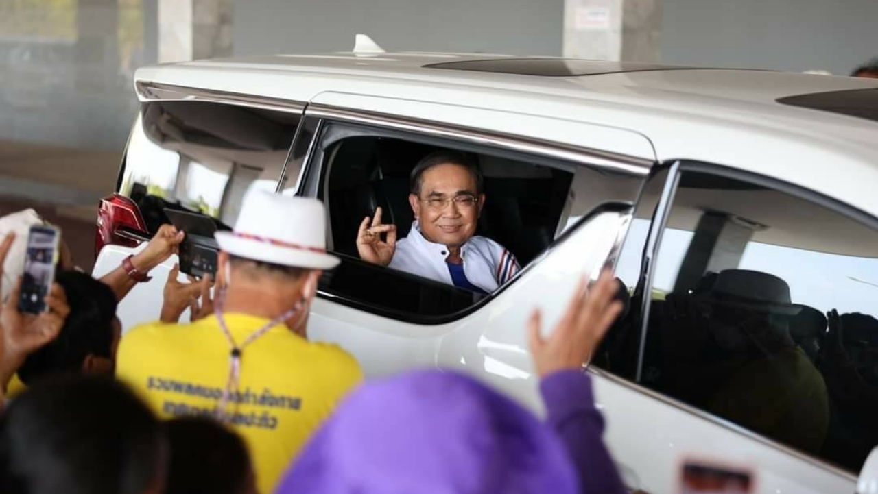 ทะเบียนรถ "ลุงตู่" ลงพื้นที่ชุมพรให้โชค คอหวยได้จับเงินแสน