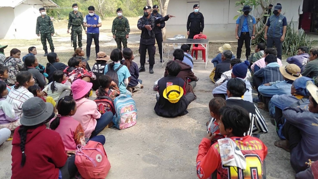 กกล.บูรพา สกัดจับ 123 แรงงานเขมร ลอบข้ามแดน เพื่อทำงานภาคการเกษตร