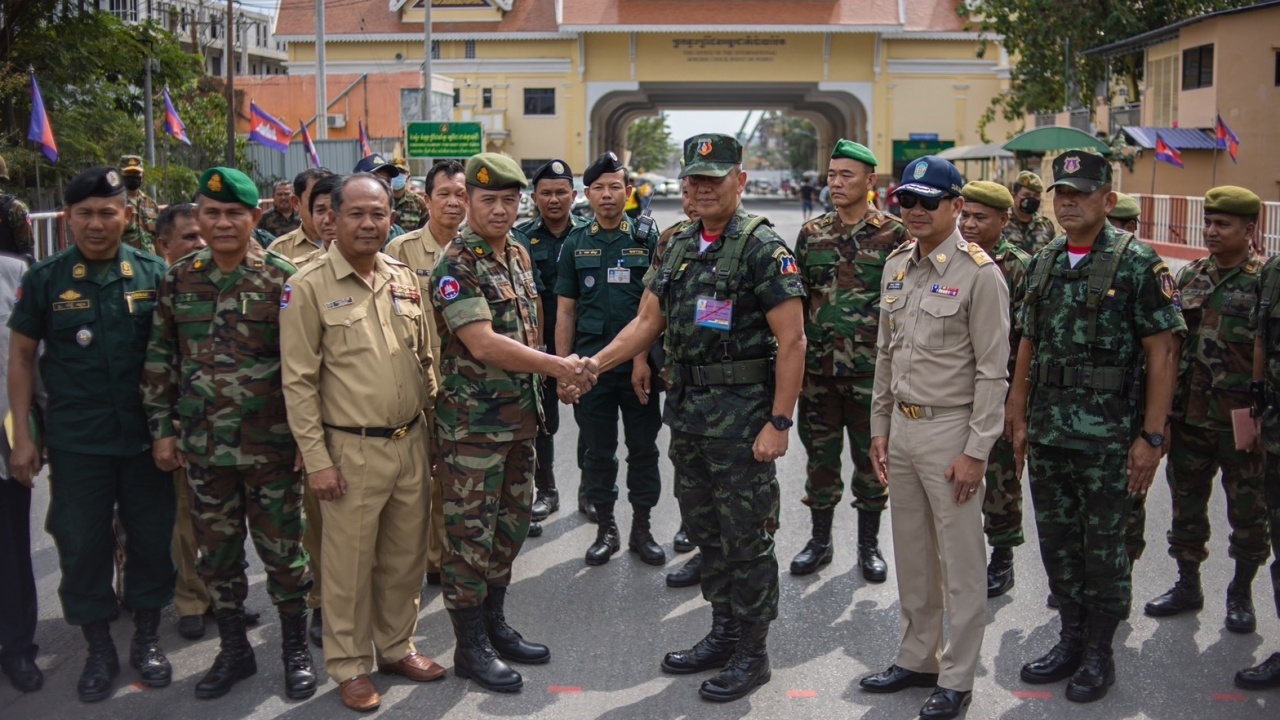 มทภ.1 กระชับสัมพันธ์ทหารเขมร แก้ปัญหาชายแดน ลุยตรวจเยี่ยม กกล.บูรพา