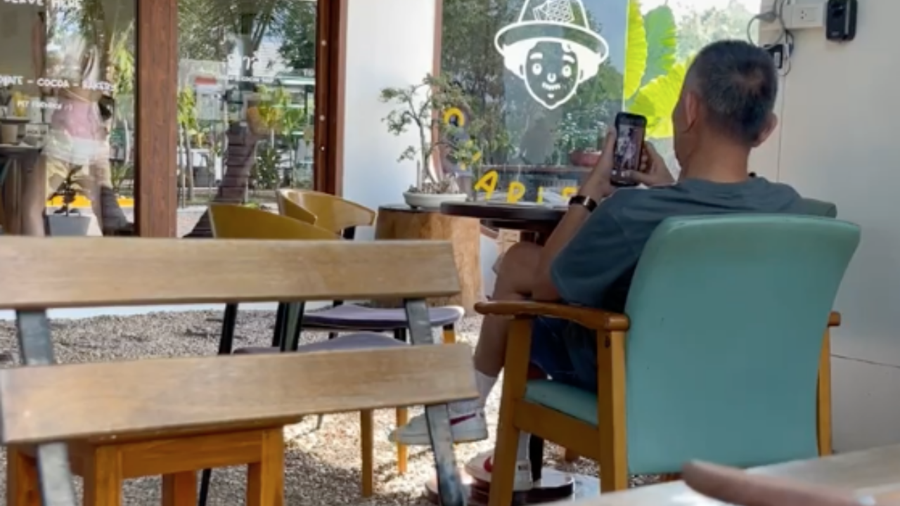 สายคาเฟ่ต้องระวัง สาวเตือนภัย หลังเจอลุงหื่นตั้งกล้องแอบถ่ายใต้กระโปรง