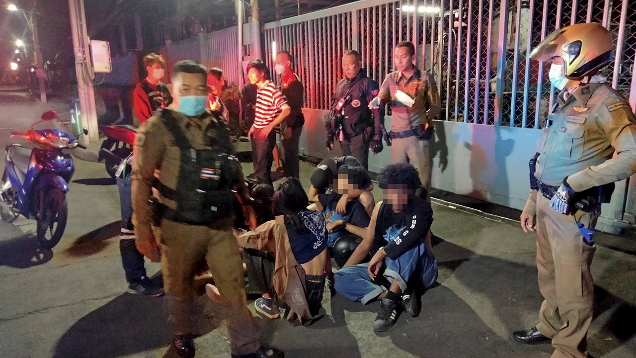 2 อาชีวะปากน้ำเปิดศึกไล่ยิง-ปาบึมบาดเจ็บ 2