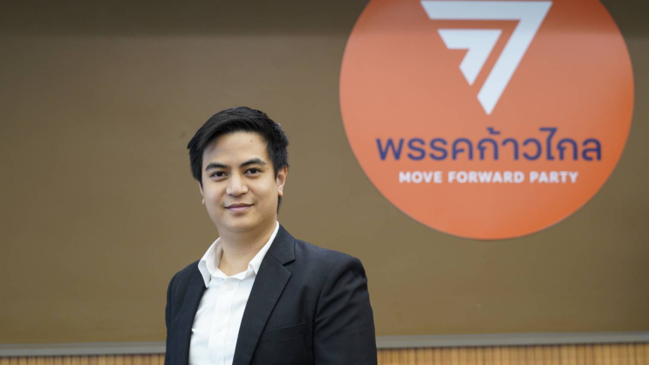 "พริษฐ์" ซัด ศธ.ยกเลิกระเบียบทรงผมนักเรียน เปิดช่องโรงเรียนออกกฎไร้ขอบเขต 