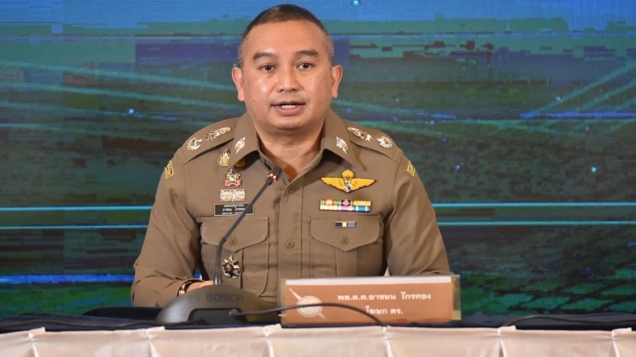 ด.ต.รับจ๊อบรถนำขบวน นทท.จีน เพิ่มอีก 1 "ผบ.ตร." สั่งตั้งกก.สอบคุม 4 ตร.