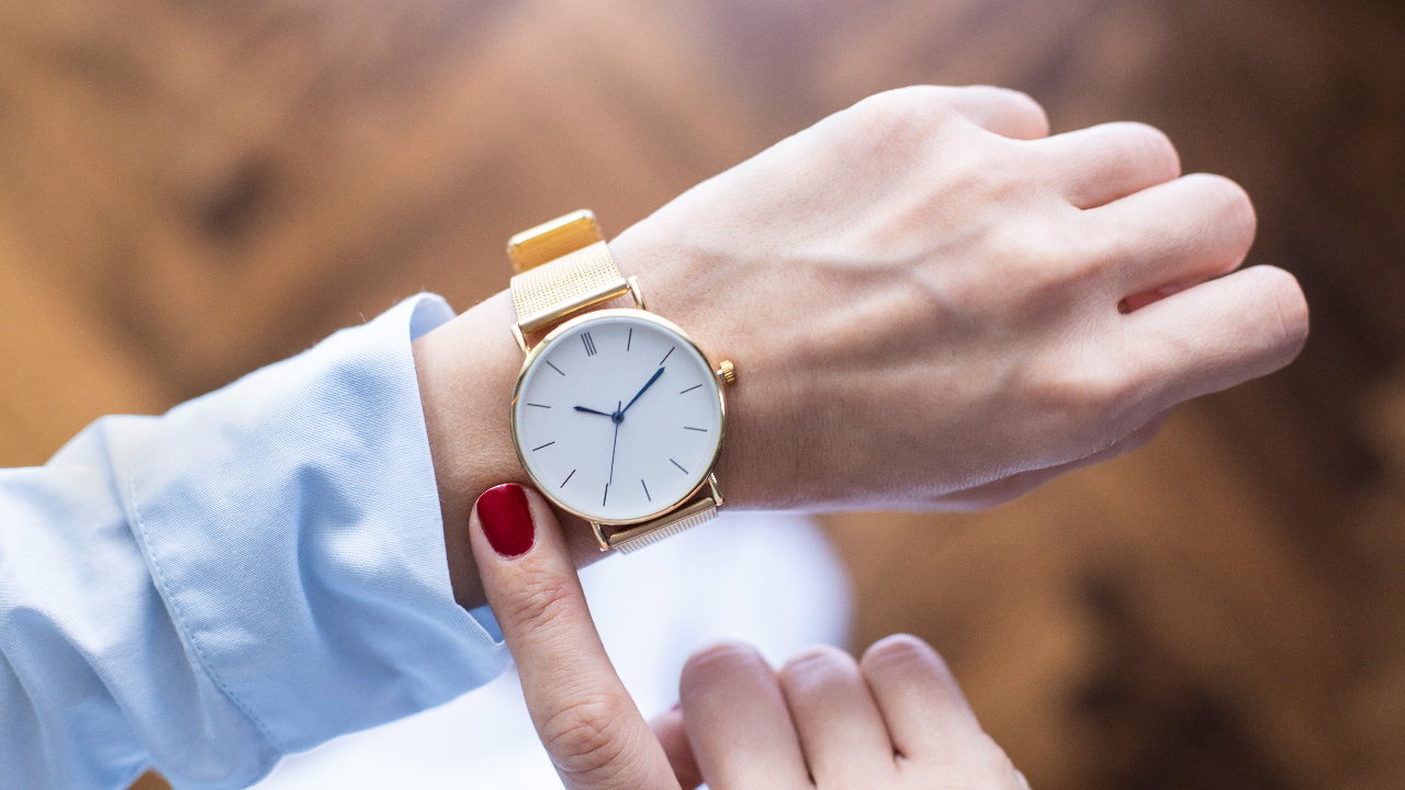 สีนาฬิกาตามวันเกิด 2566 เสริมดวงชะตา เหมาะกับทุกสีผิว ใส่ได้ทุกโอกาส