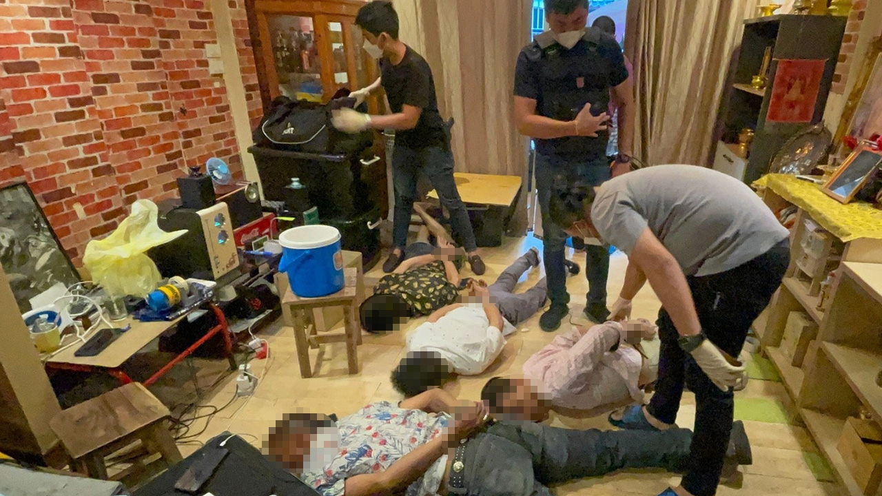 รวบแก๊งบังมัส ส่งพัสดุยานรก ฐานเดิม “ภูเก็ต” ถูกกดดันหนัก หลบมาอยู่กรุง