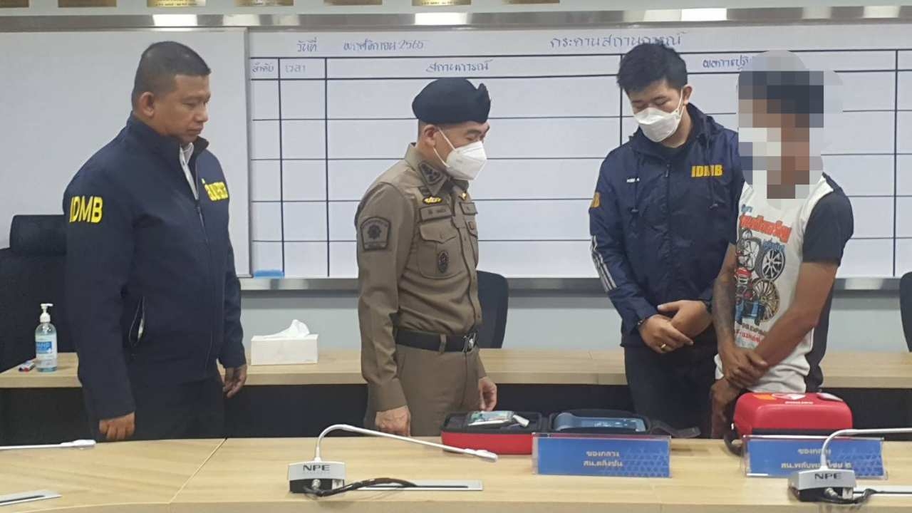 รวบแล้วหนุ่มกู้ภัยอิสระ ตระเวนลักเครื่อง AED จนท.ตามยึดคืนได้ 5 เครื่อง