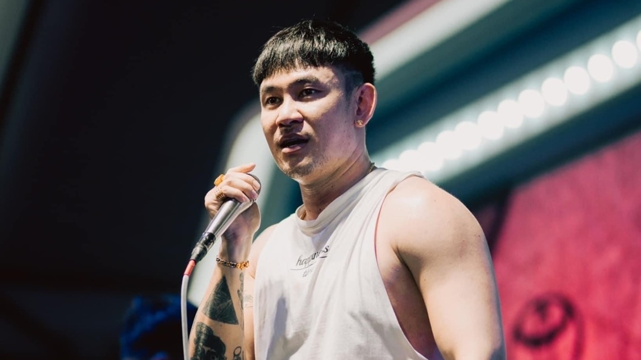 ปู่จ๋าน เผยอยู่บนเวทีโดนมาทุกแบบ ทั้งปาขวด-ยิงลูกแก้ว แต่ทำได้แค่ข่มใจตัวเอง