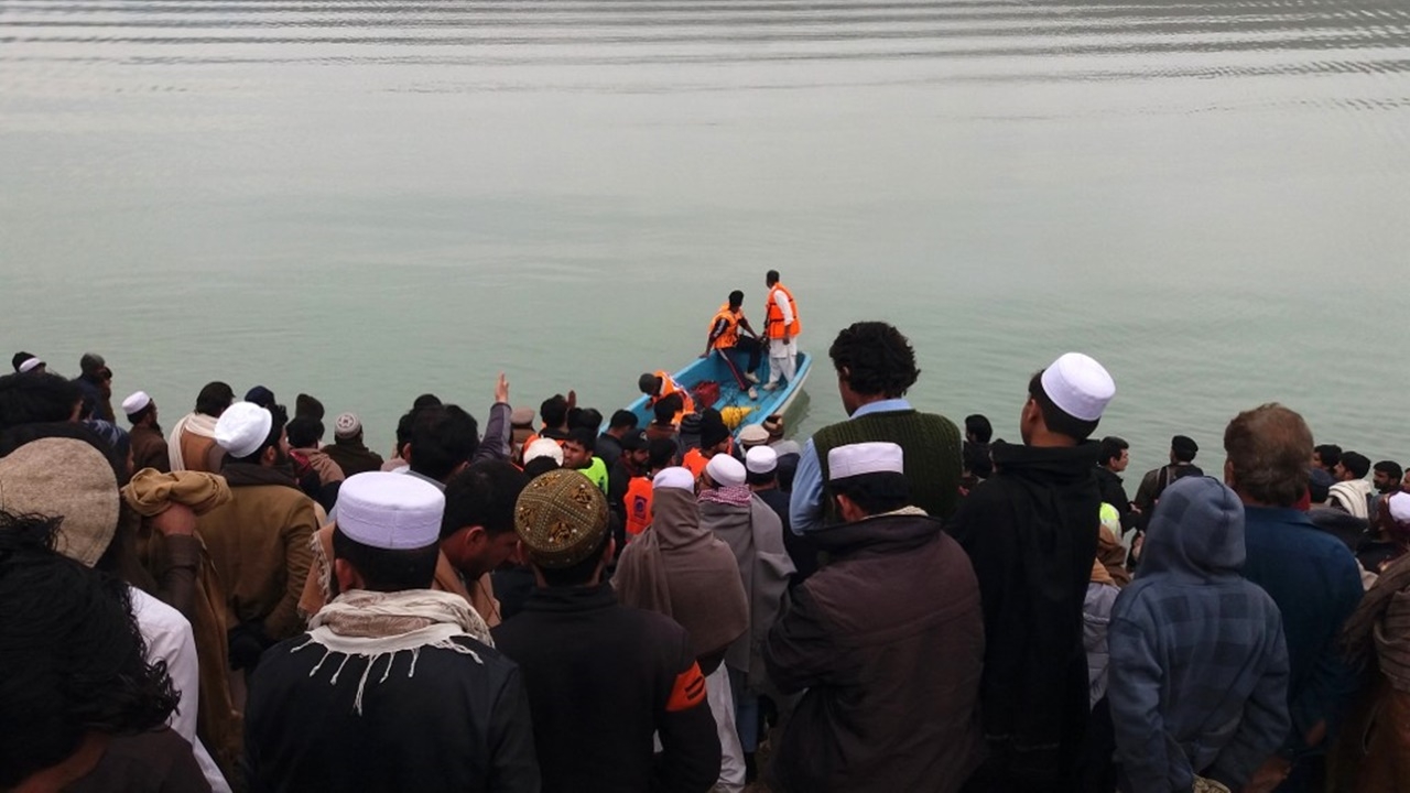 สุดสลด เรือบรรทุกนักเรียนปากีสถานล่ม เด็กจมน้ำดับ 49 ศพ