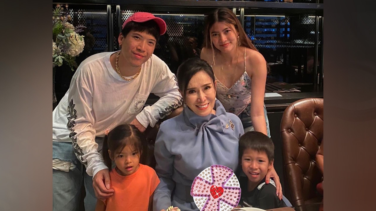 ปุ๊ก อาภัสรา เผยโมเมนต์สุดอบอุ่น ป๊อก-มาร์กี้ พาหลานๆ ร่วมทานข้าว