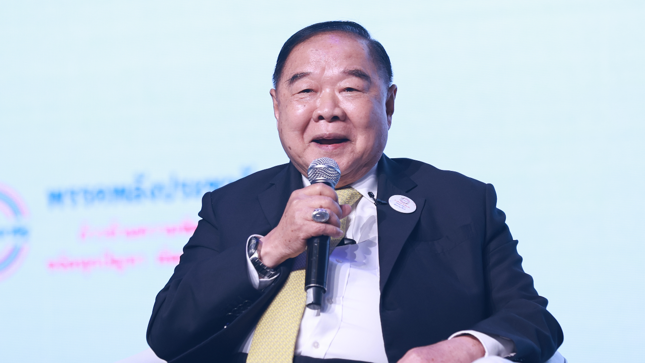 “ลุงป้อม” แฮปปี้ ลูกๆ พปชร.กลับย้ายซบรังเก่า รอ “ธรรมนัส” มาหลังเลือกตั้ง