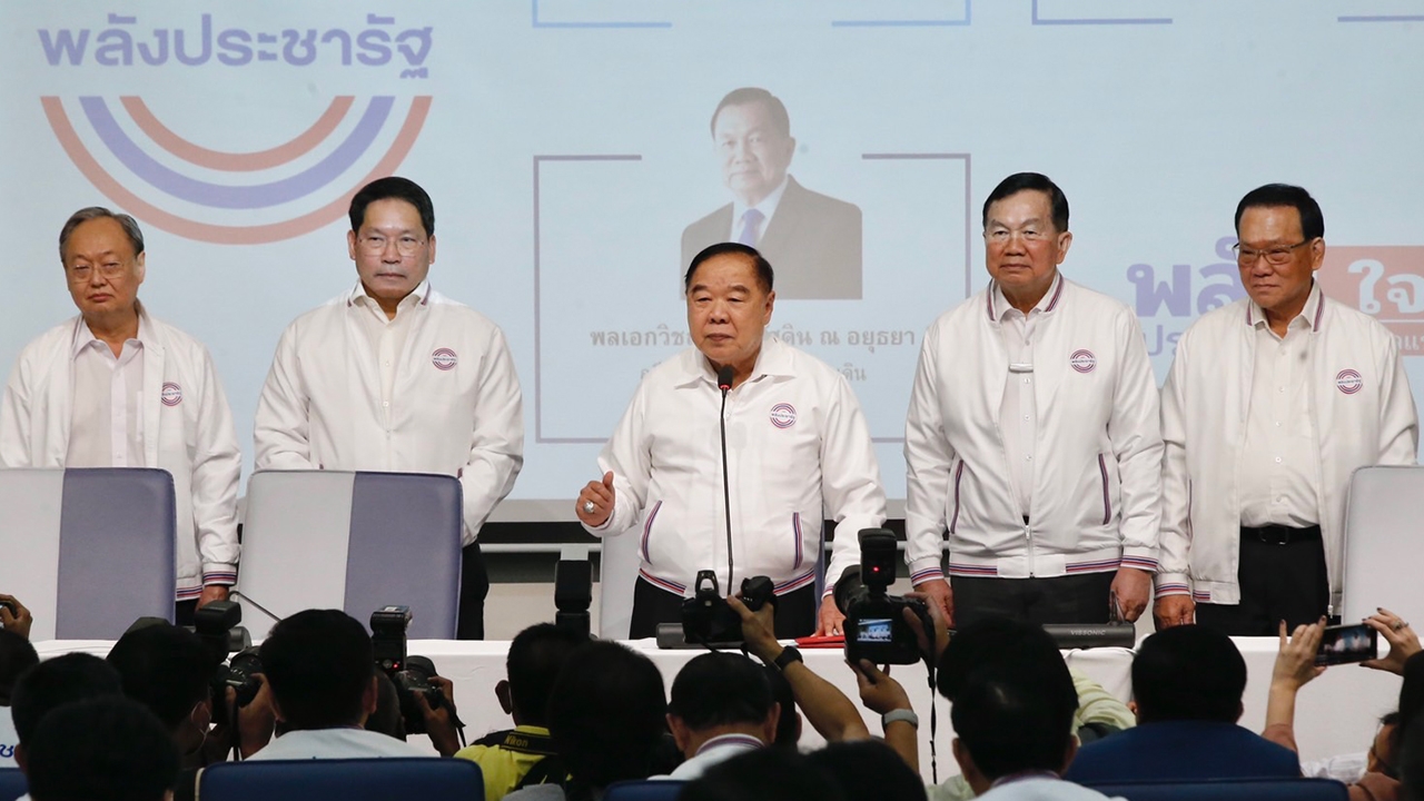 ขายโต๊ะระดมทุน พปชร.รับ 510 ล้านบาท ม็อบ 112 สวนทักษิณ “บิ๊กตู่” ระทึกบินขัดข้อง