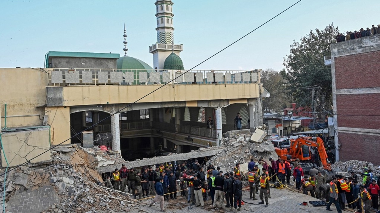 ระเบิดพลีชีพโจมตีมัสยิดปากีสถานพังยับ ดับสลด 61 ศพ เจ็บอีก 150 ราย