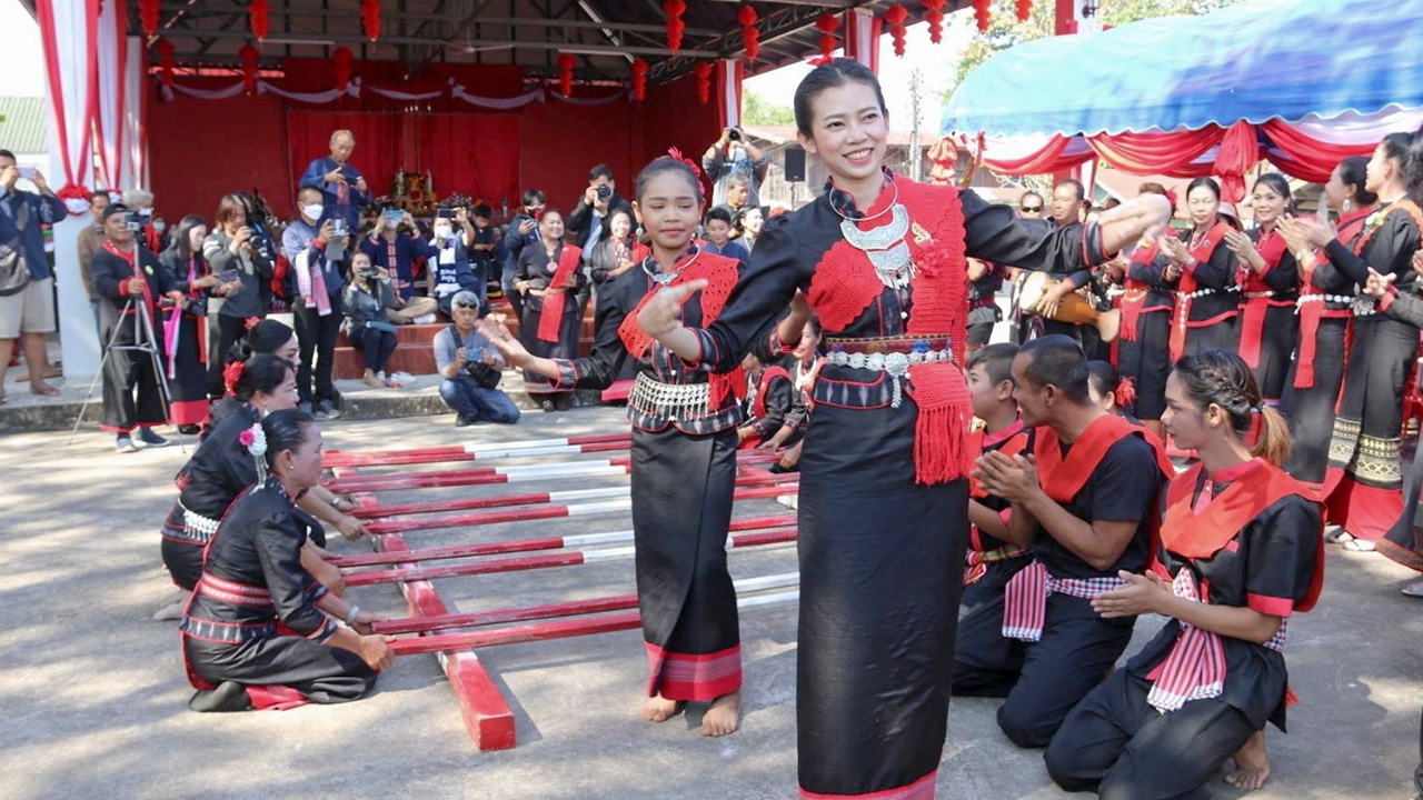 1 เดียวในไทยโชว์แสกเต้นสาก