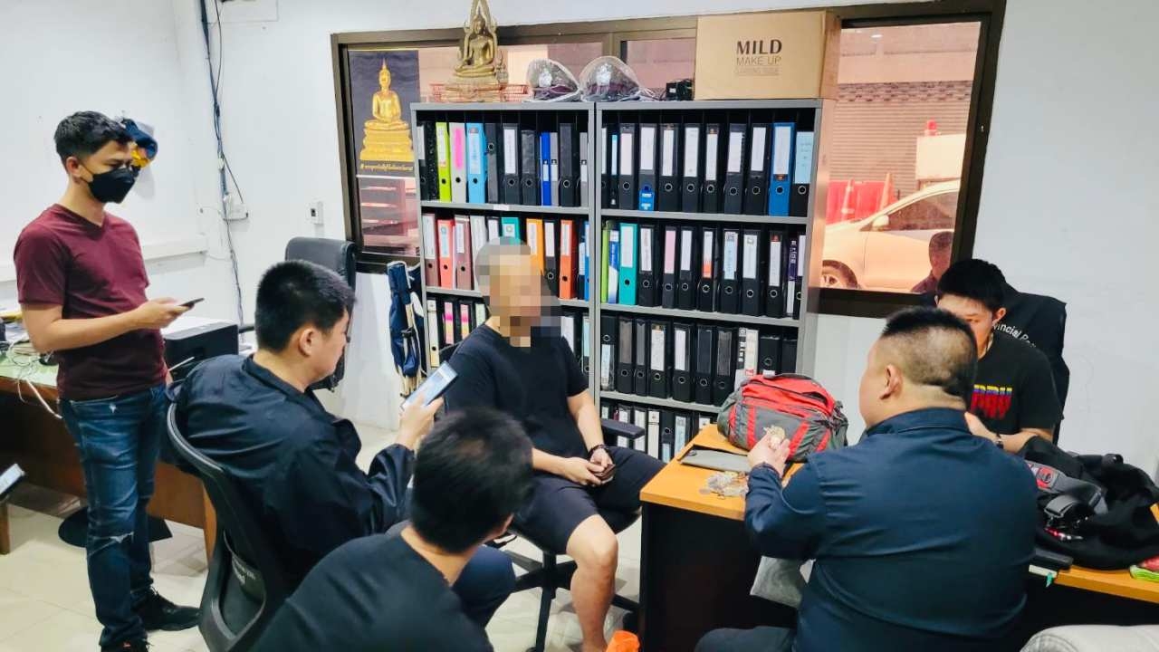 โจรฟิตเนสลัก 10 ล้าน ปั๊มกุญแจรอเหยื่อ ตร.เห็นขาออกกระเป๋าหนักกว่าตอนเข้า