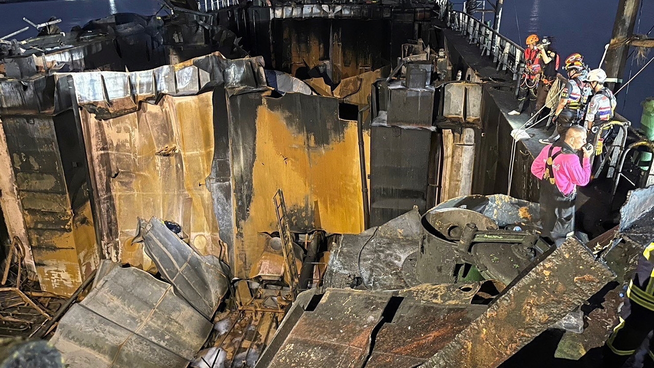 เจอครบ 8 ศพ เรือระเบิดร่างเละ จ่อฟันเจ้าของอู่เยียวยา “128 ราย”