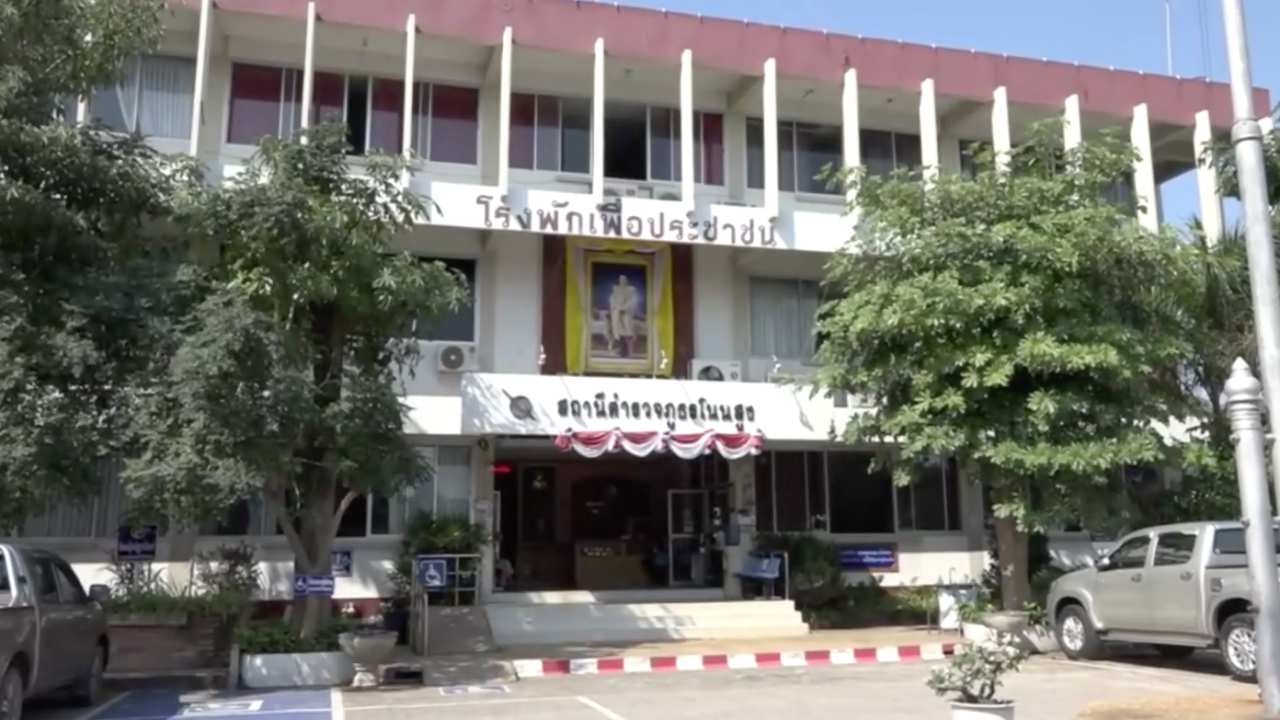 ครูคลิปฉาวโคราช ออก รพ. ตร.ฟัน 2 ข้อหา พม.เร่งดูแลจิตใจเหยื่อกว่าสิบราย