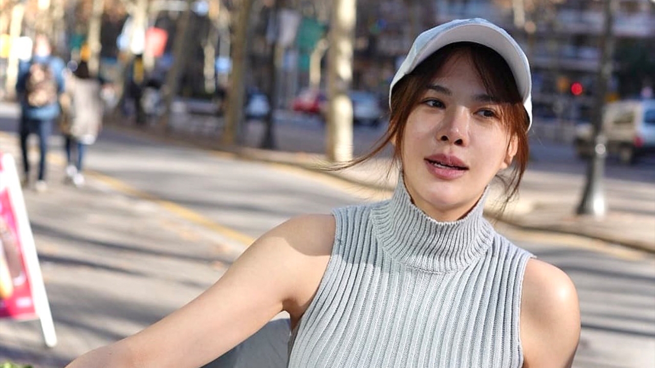 โซเชียลระอุ โบวี่ อัฐมา ร่ายยาวตอบดราม่า หลังโพสต์ไปตปท. กลับมารักเมืองไทยกว่าเดิม