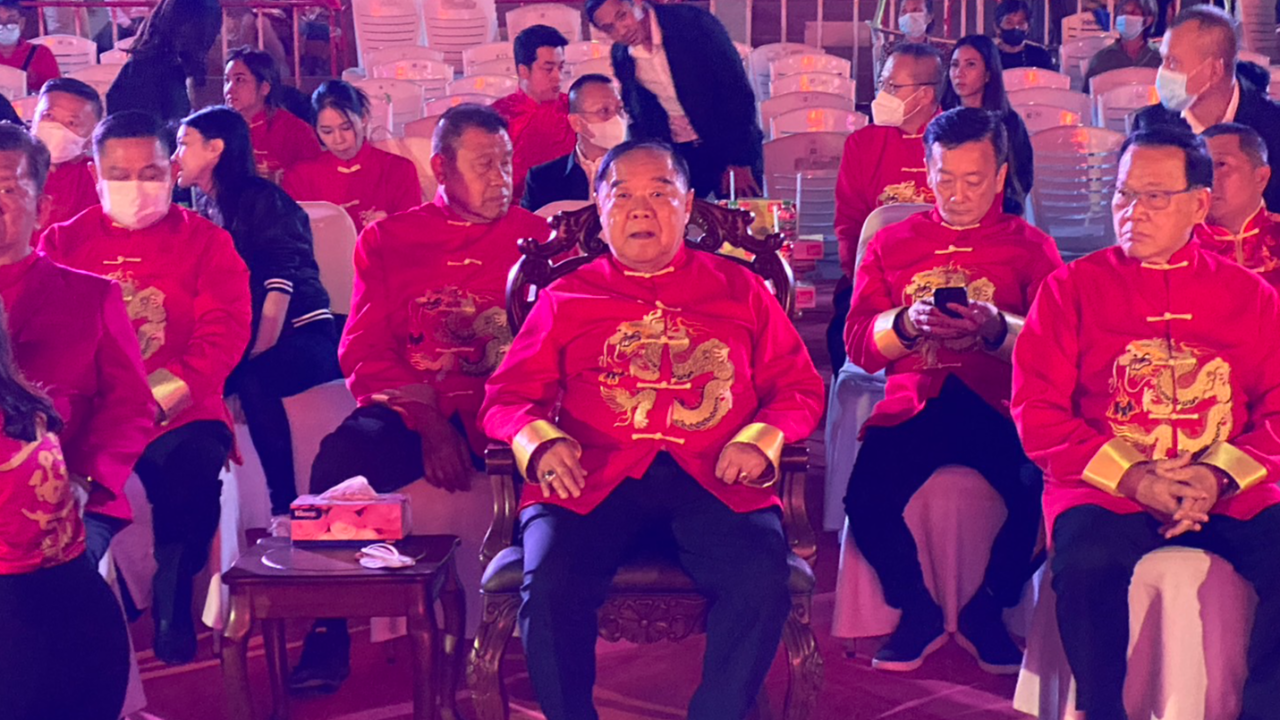 “ลุงป้อม” อวยพรตรุษจีน ขอปีกระต่าย นำพาคนไทยก้าวข้ามผ่านอุปสรรค
