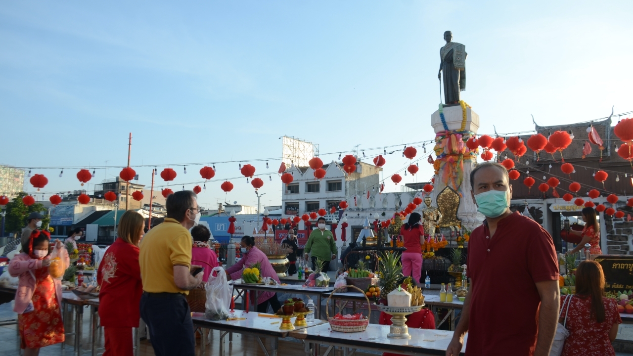 ไหว้เจ้าตรุษจีนโคราช ลานย่าโม-ศาลเจ้าฯ เนืองแน่นเครื่องเซ่นไหว้นานาชนิด