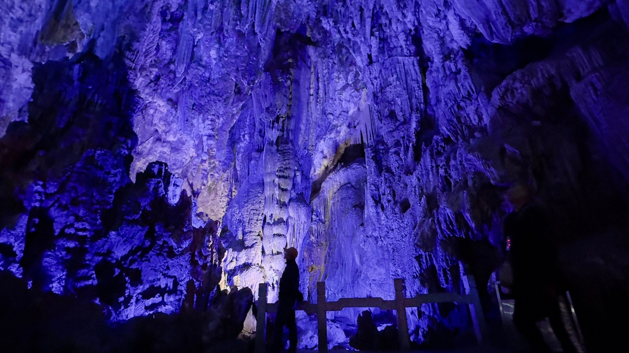 เที่ยวจีน ชมสิ่งมหัศจรรย์ถ้ำเงิน (Silver Cave) ในเมืองกุ้ยหลิน