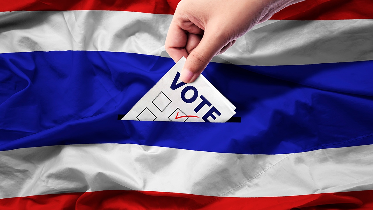 แปลกแต่จริง ตลาดหุ้นไทยมักขึ้นเกิน 5% ก่อนเลือกตั้ง จับตาครึ่งปีหลังเงินต่างชาติอาจไหลออกหนัก