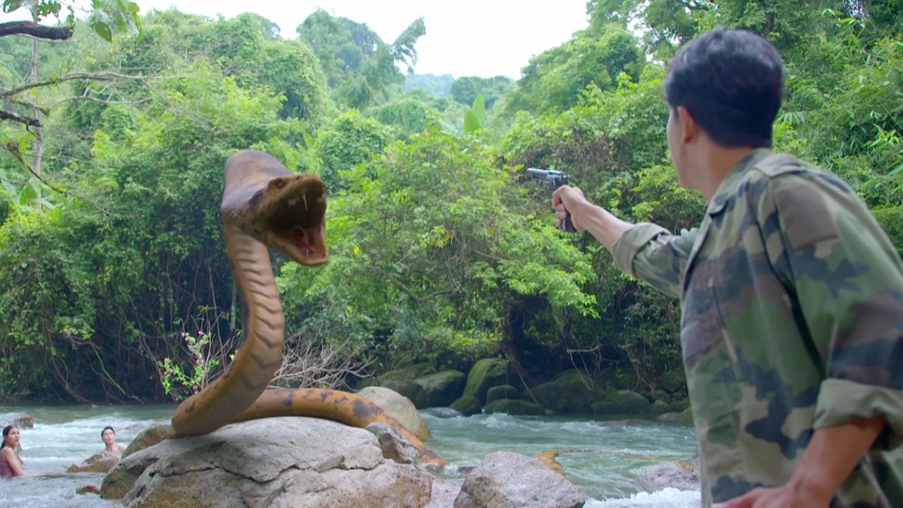 "กอล์ฟ-เมย์-มาร์ค" ช็อก เจองูยักษ์ โผล่กลางน้ำตก สุดระทึกในละคร "ตะนาวศรี"