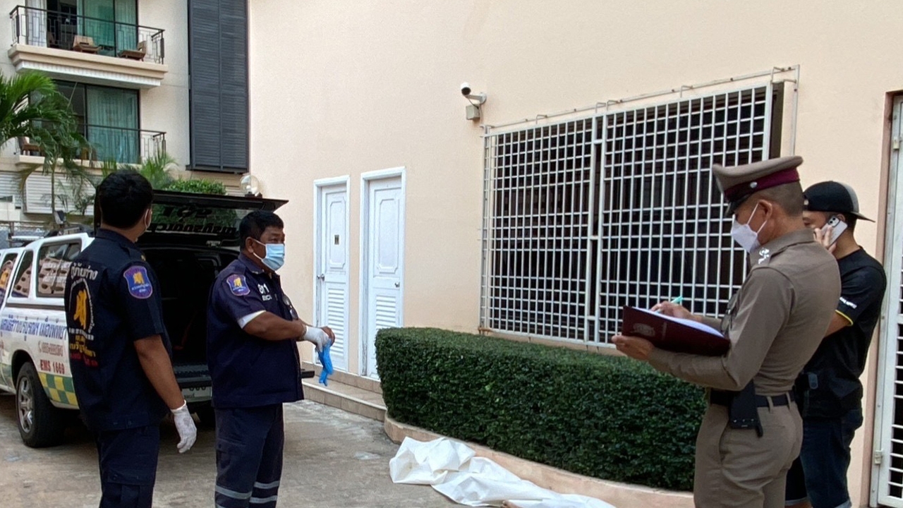 แหม่มจิงโจ้ ซิ่งรถชนลุงช่างรับเหมาดับอนาถคาคอนโด อ้างมองไม่เห็น