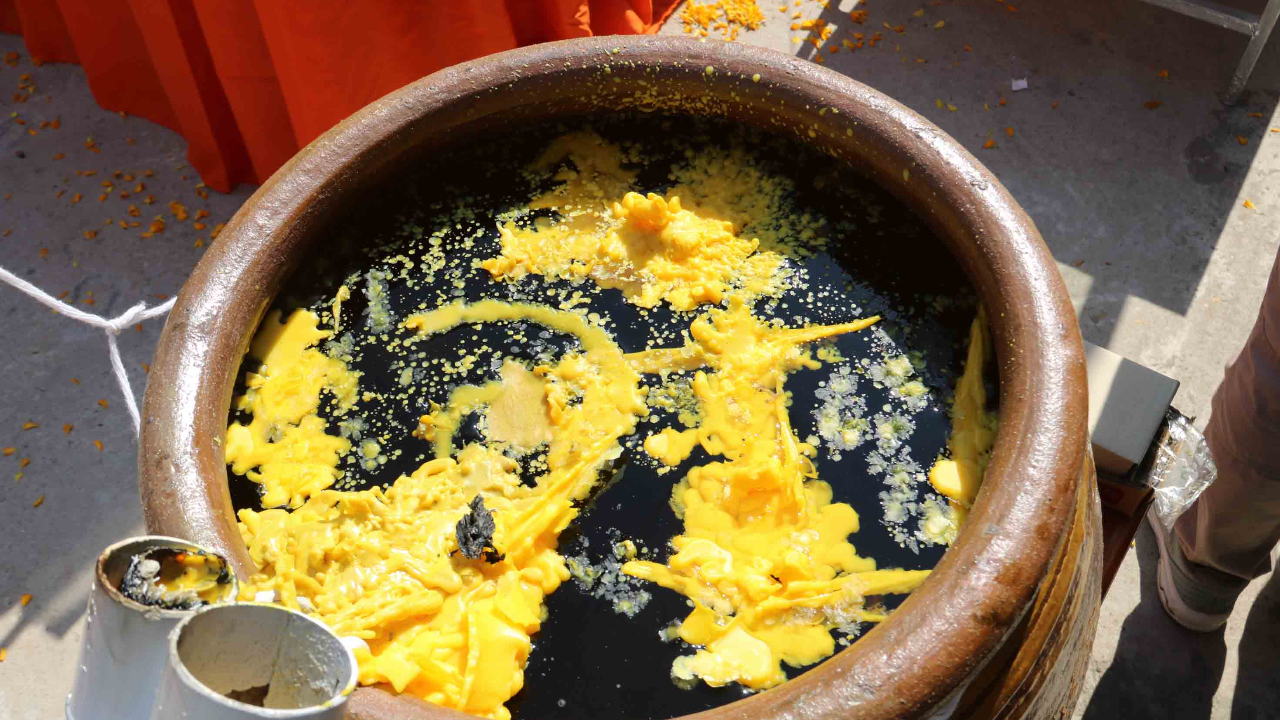 คอหวยฮือฮาส่อง "เลขเด็ด" อ่างน้ำมนต์พิธีบวงสรวงพระสีวลี-ท้าวเวสสุวรรณ