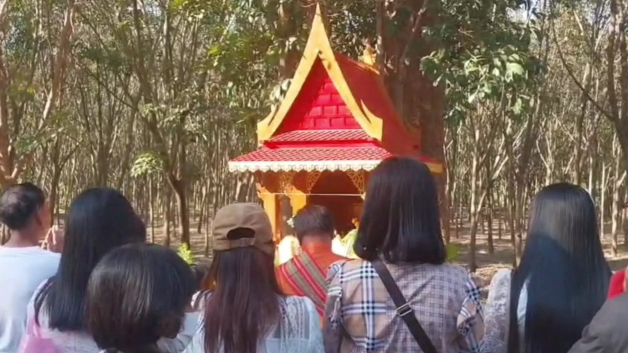 "ศาลปู่ตาให้โชค" สาวขับรถผ่านอธิษฐานถูกรางวัลที่ 1 ชาวบ้านเล่าอาถรรพณ์