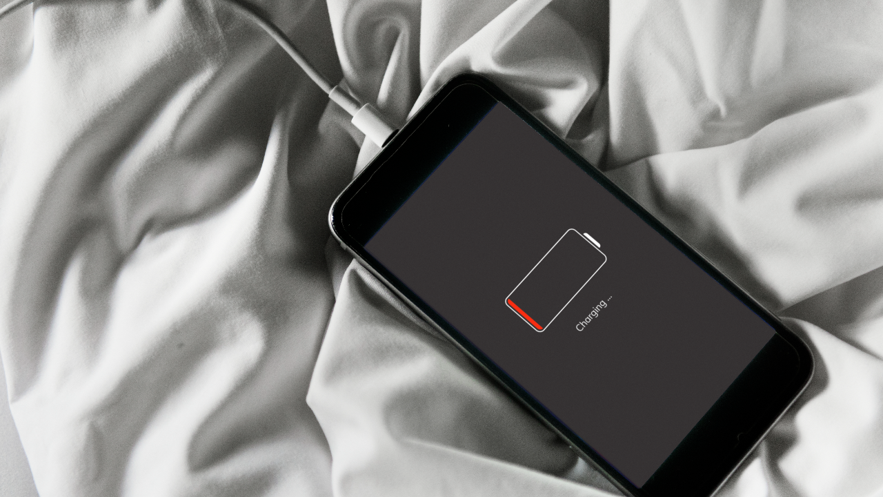 เตือนภัย มิจฉาชีพแปลง "สายชาร์จมือถือ" ดูดข้อมูลเหยื่อ ภายนอกแทบแยกไม่ออก