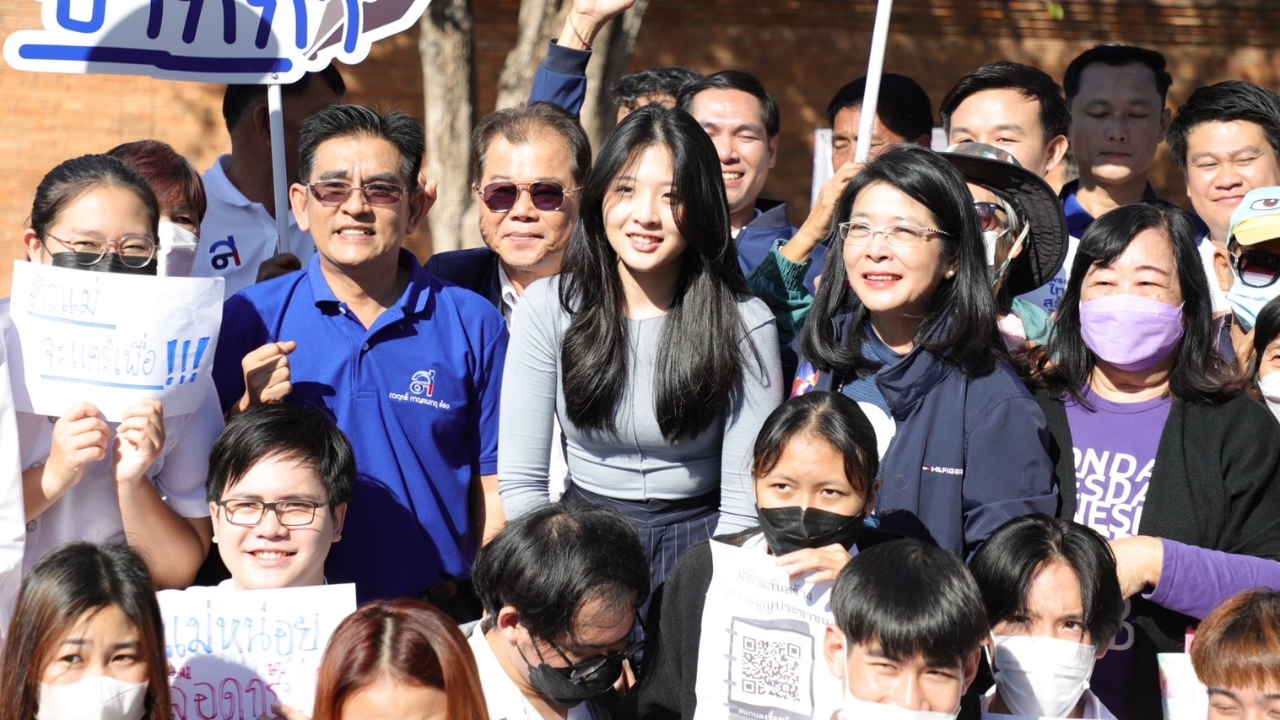 ควงลูกสาวลุยเชียงใหม่ “หญิงหน่อย” แนะปลูกฝังเด็กไทย “โตไปต้องไม่เผด็จการ”