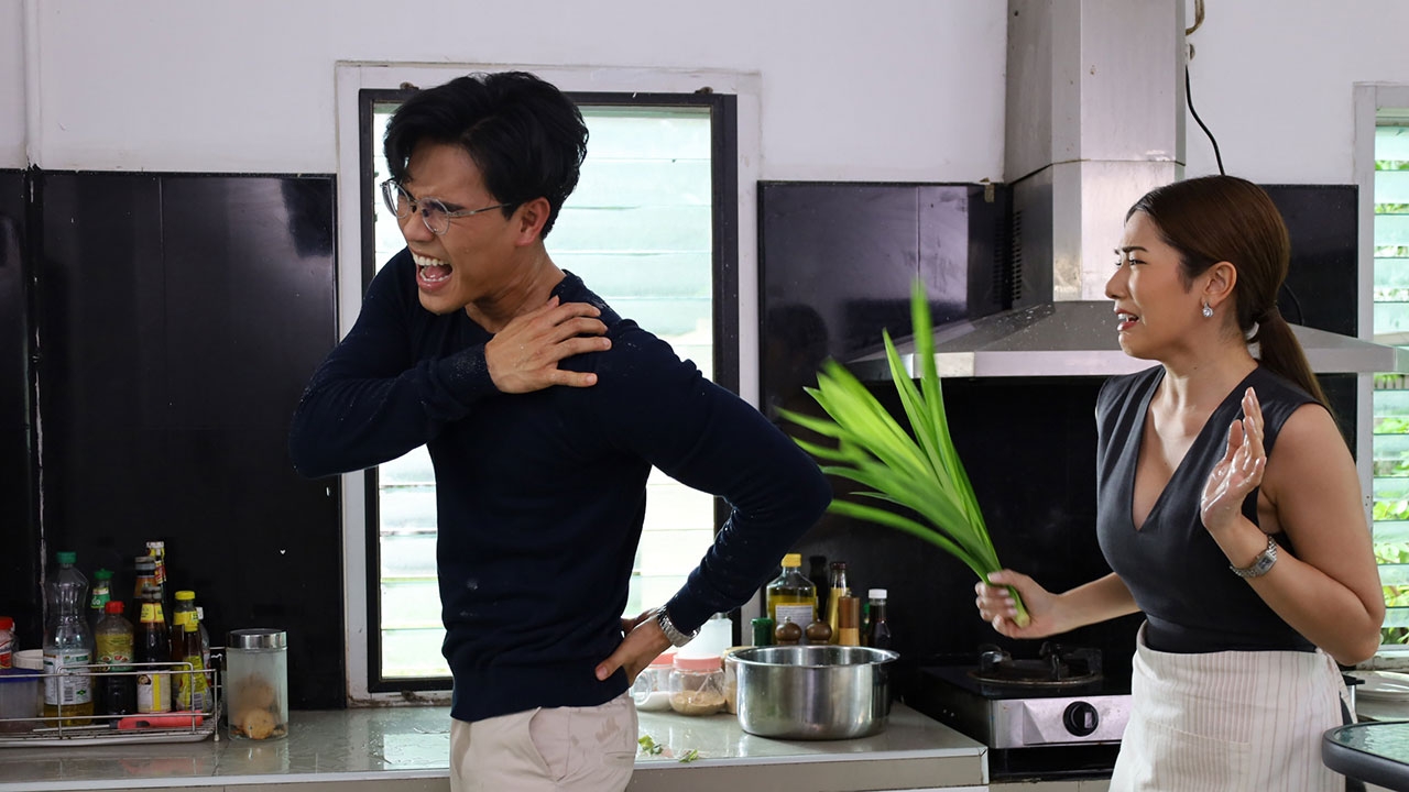 เกรซ หวิดโป๊ะแตก โอ๊ต จับผิดนัก โดนน้ำร้อนสะดุ้งสุดตัว ใน "รักแท้แซ่บหลาย"