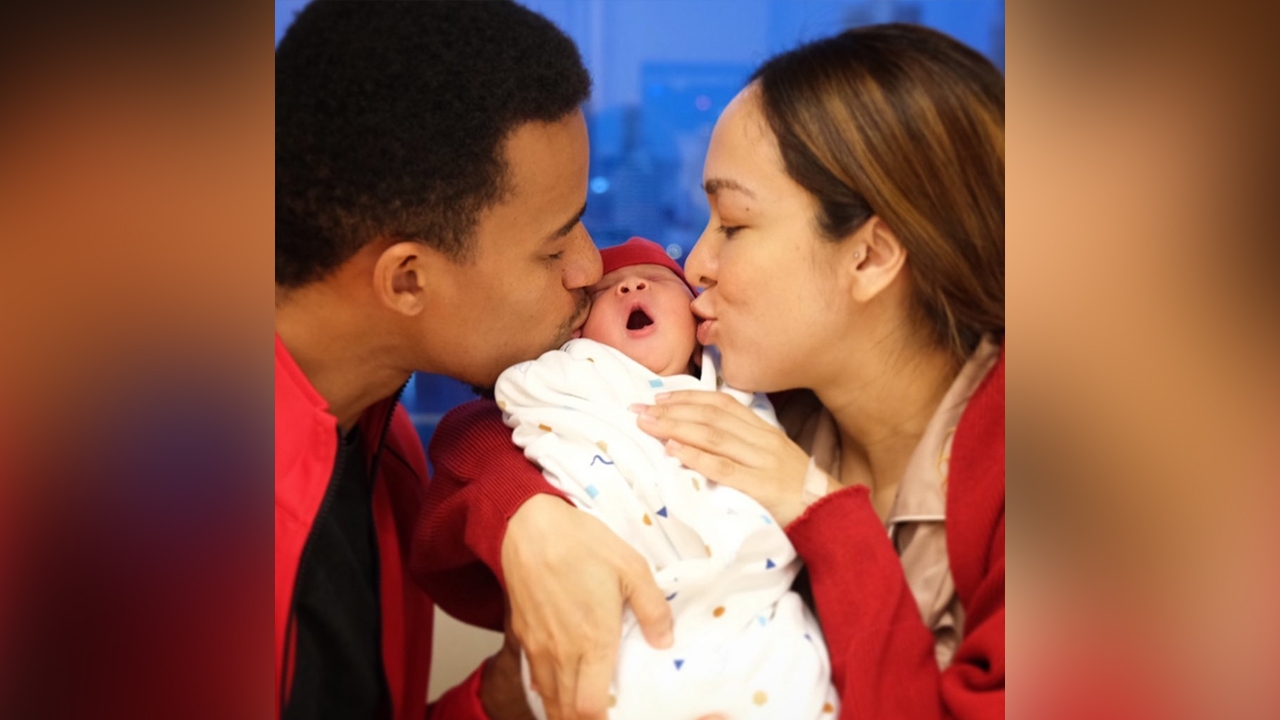 ซาร่า โฮเลอร์ เล่านาทีน้ำตาไหล เบ่งคลอดลูก 4 ชม.จนออกซิเจนเกือบหมด