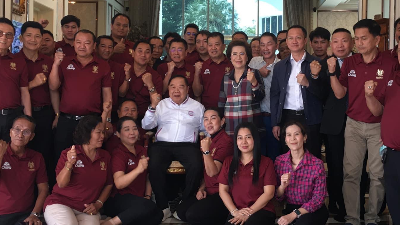 “บิ๊กป้อม” ปาดหน้า “บิ๊กตู่” ล็อกบ้านใหญ่ราชบุรี ถาม “ยังรักกันอยู่ไหม”