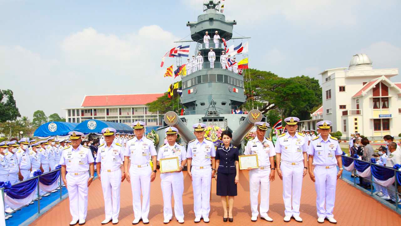 ผบ.ทร.วางพวงมาลา ระลึกถึงความกล้าหาญผู้พลีชีพในวันวีรชนกองทัพเรือ 2566 