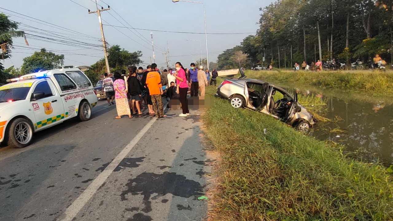 สลด เก๋งตกคลองที่อ่างทอง เด็กชาย 11 ขวบจมตายคารถพร้อมแม่ 2 ศพ