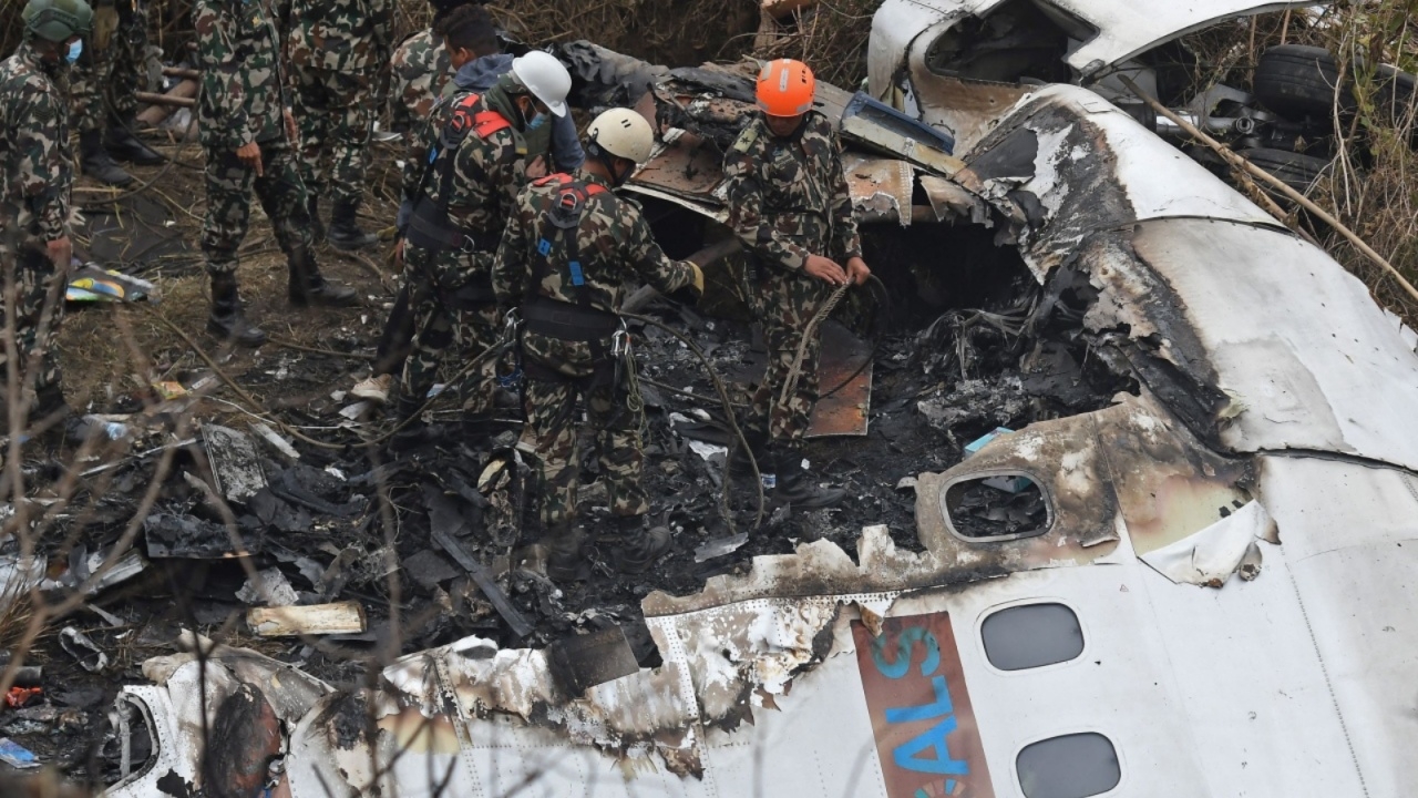 เนปาลพบกล่องดำแล้ว สุดงง นักบินไม่ได้แจ้งปัญหาก่อนเครื่องบินตก ตาย 70 ศพ